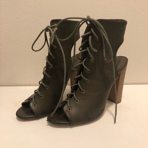 LiliAna Lace up chunky heel - olive green